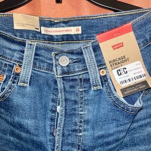 LEVI’S